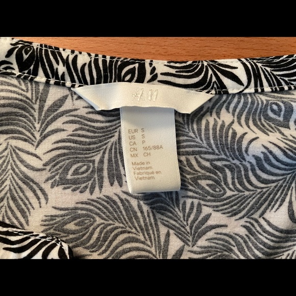 Two H&M patterned summer-weight women’s shirts - Picture 5 of 6